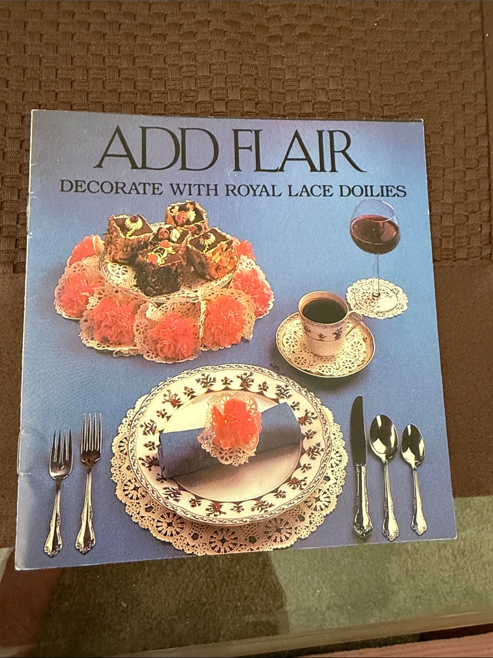 Vintage Lot of Assorted Decorative Paper Doilies
Placemats and all sizes - Picture 5 of 6